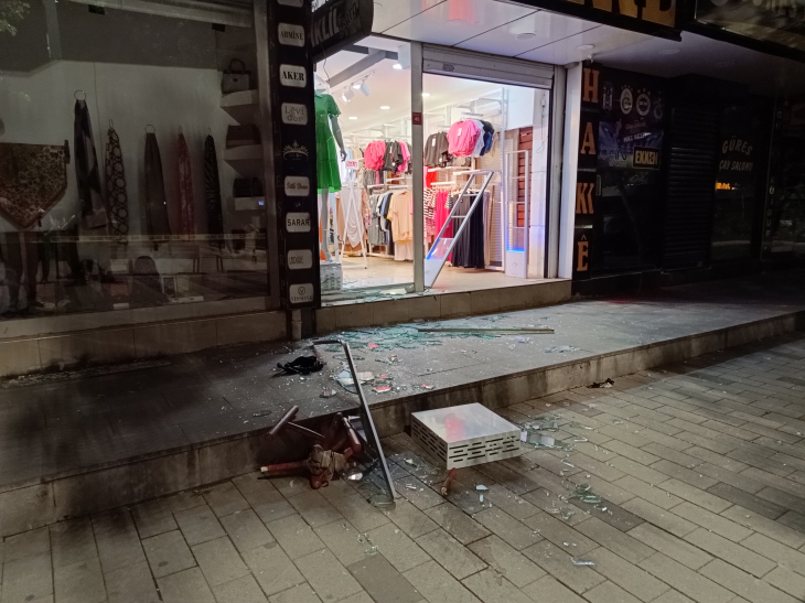 Siirt'te Güres Caddesinde 6. Kattan Düşen 16 Yaşındaki Kız Yaralandı