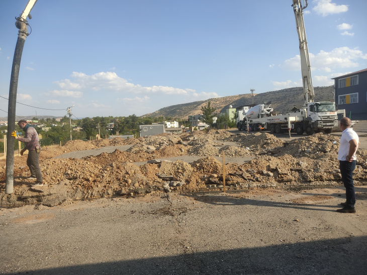 Gökçebağ Beldesinde Halı Saha Projesinin Temeli Atıldı