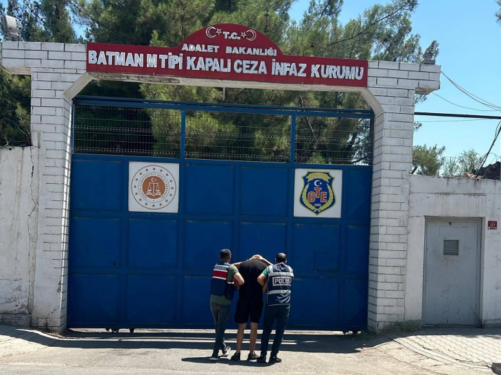 Siirt'te Suçlulara Göz Açtırılmıyor: 15 Yıl Hapis Cezası Bulunan Firari Yakalandı