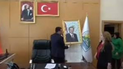 Cumhurbaşkanı Erdoğan'ın fotoğrafını indiren DEM Partili belediye başkanına soruşturma