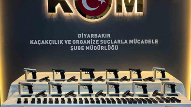 Diyarbakır'da salça kovaları içinden 14 adet tabanca ve aparatları ele geçirildi