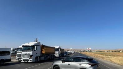 HÜDAPAR Milletvekili, Batman-Siirt Çevre Yolunu Trafiğe Kapatarak Alınmayan Önlemleri Protesto Etti