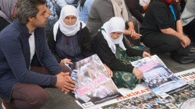 İHD Siirt Şubesi, Cumartesi Anneleri İçin Oturma Eylemi Gerçekleştirdi!