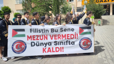 Siirt Gazi Anadolu Lisesi Mezuniyet Töreni'nde dikkat çeken pankart