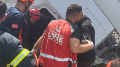 Siirt'te tır şarampole yuvarlandı: 1 ölü, 1 yaralı