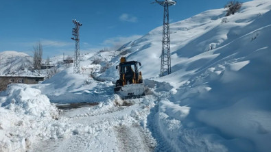 Şirvan'da Köy Yoları Ulaşıma Açıldı